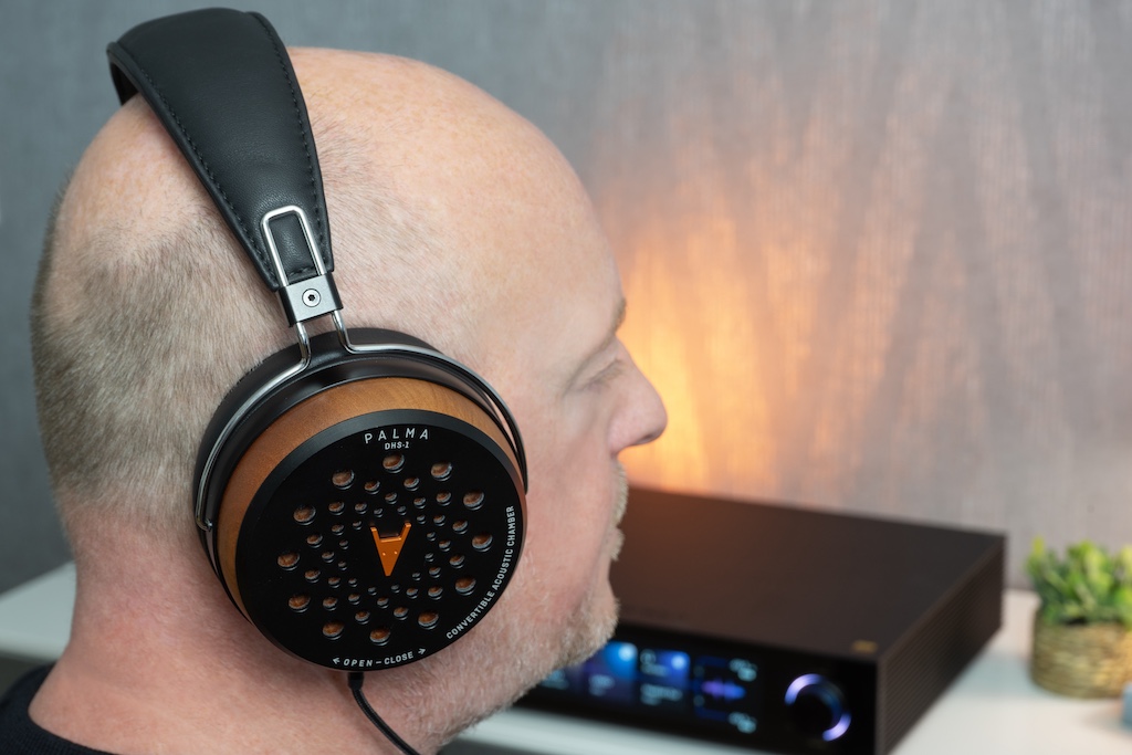 Dank ihrer Zwei-Punkt-Aufhängung können sich die Muscheln in vertikaler Richtung an den Kopf anpassen.