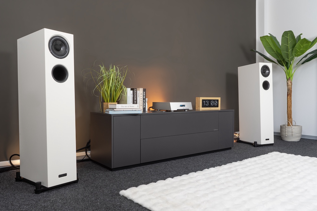 Die Ascendo Live 6 Hummingbird präsentiert sich mit ihrem Clean Design als optisch aufgeräumt-dezenter Lautsprecher.