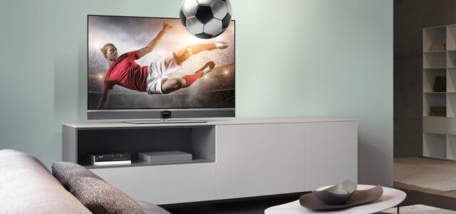 Metz präsentiert limitiertes OLED-Sondermodell AURUS  zur Fußball-WM 2026