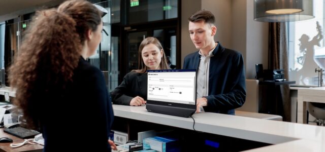 Zwei Displays, ein Monitor – der Philips 24B2D5300