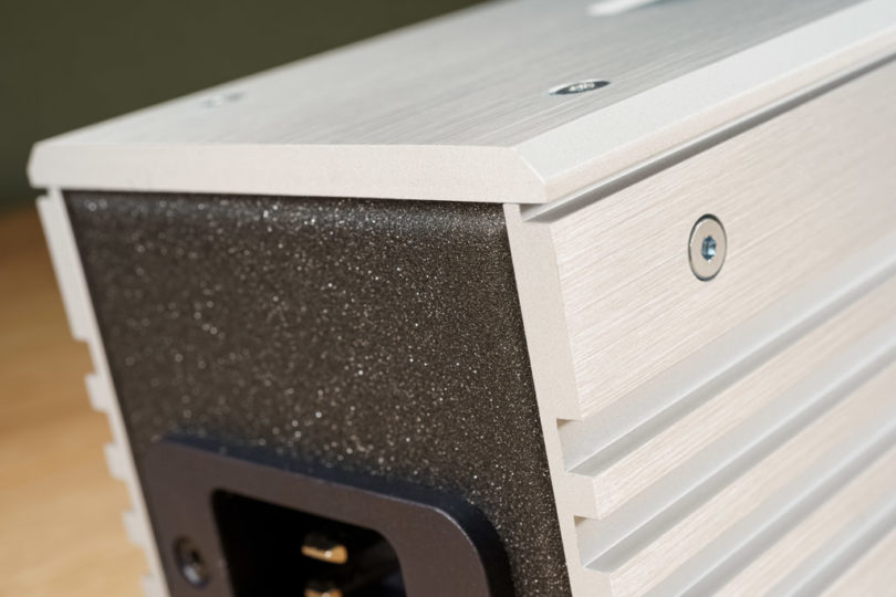 IsoTek EVO3 Syncro Uni Edler Wechselstromwächter für sauberen Klang